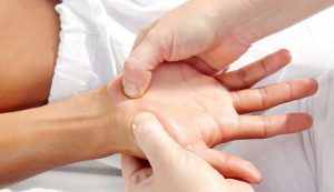 Cách chữa bệnh ra mồ hôi chân tay hiệu quả nhất đông y